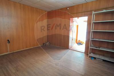 Casă cu 3 camere de vânzare în zona Piața Centrală - 5