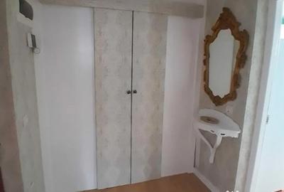 Apartament cu 3 camere semidecomandat în Central - 1