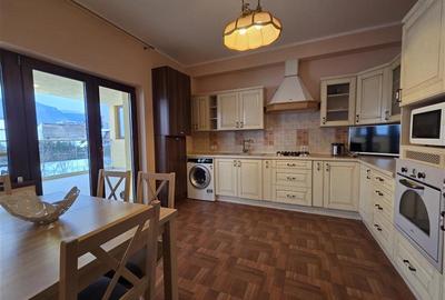 Apartament cu 3 camere decomandat, mobilat în Brașovul Vechi