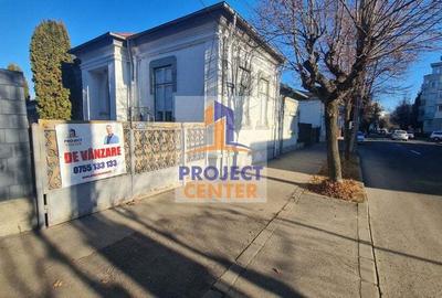 Casa, situata Central pe strada Crinului - 7