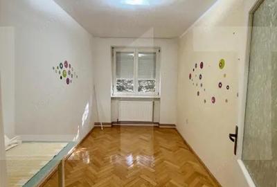 Apartament cu 4 camere decomandat în Central - 8