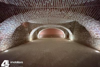 Casă cu 7 camere cu Teren 115 Mp în Central