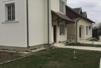 Casă cu 4 camere în Central - 1