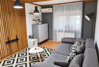 Apartament cu 3 camere decomandat, mobilat în Soarelui