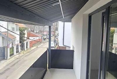 Casă cu 5 camere cu Teren 175 Mp în Tineretului - 20