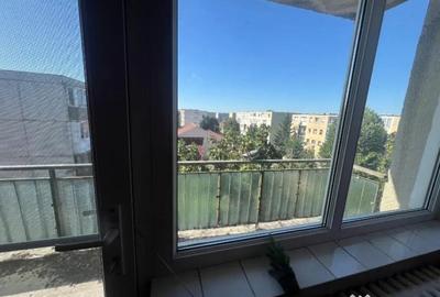 Apartament cu 3 camere decomandat în Aurel Vlaicu - 2