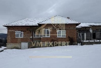 Casă cu 4 camere cu Teren 3038 Mp în Albești - 2