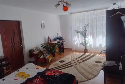 Casă cu 3 camere cu Teren 385 Mp în Central - 1