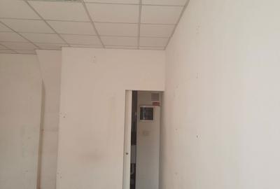 Spațiu comercial, de 28 mp, în Central - 4