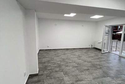 Spațiu comercial, de 40 mp, în Central - 3