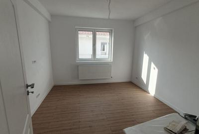 Casa dintre lacuri, Crevedia, cartier nou. - 9