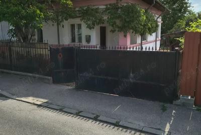 Casă cu 3 camere cu Teren 403 Mp în 1 Mai - 2