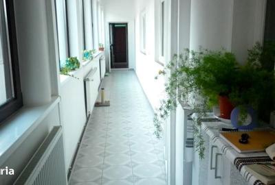 Casă cu 4 camere decomandat în Central - 2