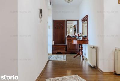 Casă cu 7 camere cu Teren 473 Mp în Central - 3