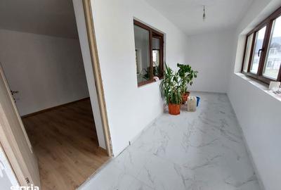 Casă cu 3 camere cu Teren 454 Mp în Răzvad - 9