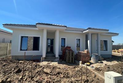 Duplex cu 3 camere cu Canalizare în Moșnița Nouă - 2
