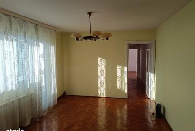 Apartament cu 3 camere semidecomandat în Circumvalațiunii - 14