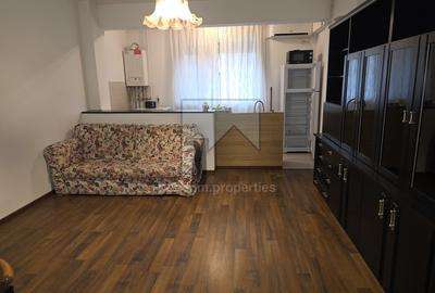 Apartament cu 3 camere semidecomandat în Central