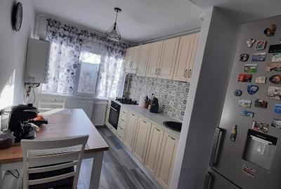 Apartament 4 camere, micro 16,complex sitetu - 3