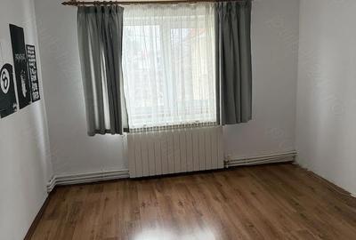 Apartament cu 4 camere decomandat în Agigea