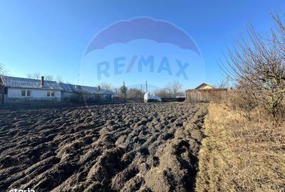 Teren de 2478 mp, în Săucești - 1