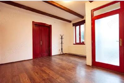 Casă în Subcetate - 2