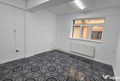 Spațiu comercial, de 250 mp, în Central - 15