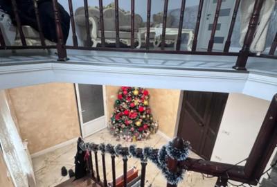 Casă cu 7 camere cu Teren 400 Mp în Central - 12