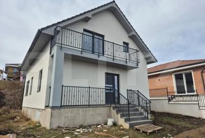 Casă cu 4 camere cu Teren 500 Mp în Corunca