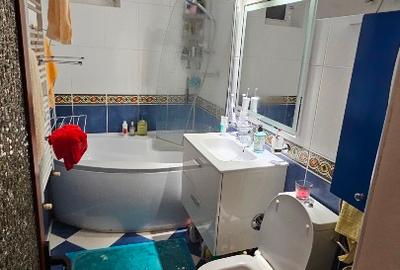 Vand apartament 3 camere etaj 1 - 2