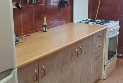 Apartament cu 3 camere nedecomandat în Petros - 2