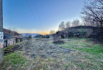 Teren de 4600 mp, în Central