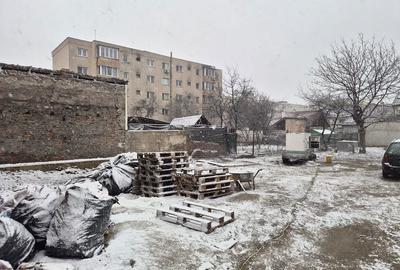 Teren de 350 mp, în Tractorul - 2