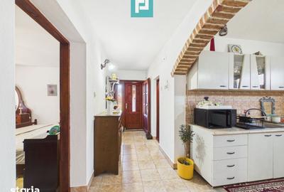 Casă cu 6 camere cu Teren 2029 Mp în Ghioroc - 17
