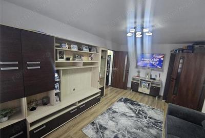 Apartament cu 2 camere semidecomandat în Micro I - 12