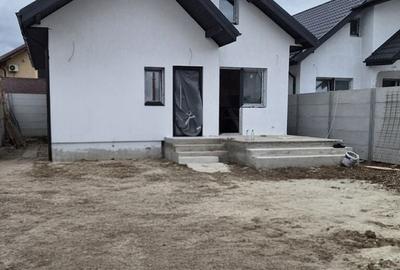 Casă cu 3 camere în Central