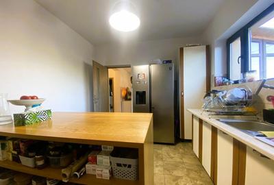 Casă cu 5 camere cu Canalizare în Central - 2