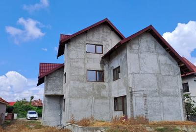 Casă cu 4 camere în Central - 6