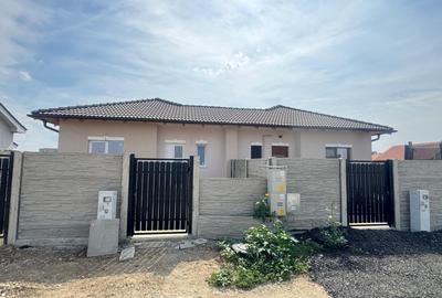 Duplex pe parter în Albina Despartit prin baie 97.500 Euro Duplex pe parter în Albina Despartit prin baie 97.500 Euro - 1