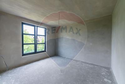 Apartament cu 4 camere decomandat în Pârneava - 15