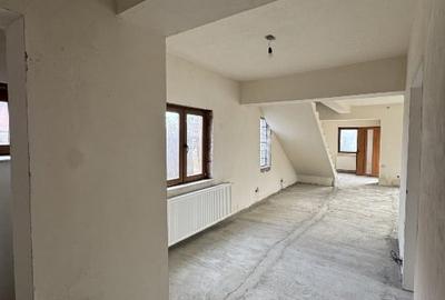 Casă individuală cu 4 camere cu Canalizare în Central - 9