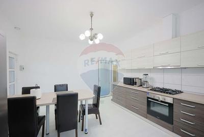 Casă cu 5 camere cu Teren 862 Mp în Sânmartin