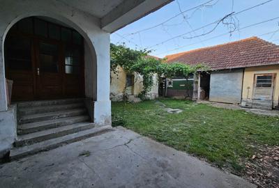Casă cu 4 camere decomandat în Buntești - 1