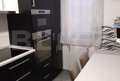 Apartament cu 3 camere, la cheie, etaj intermediar, zona Regal
