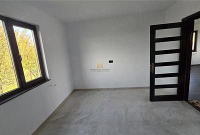Casă cu Teren 600 Mp în Mitocu Dragomirnei - 4