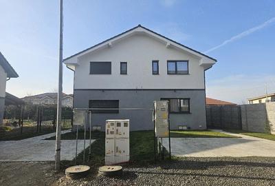 Casă cu 2 camere cu Teren 250 Mp în Giarmata - 2