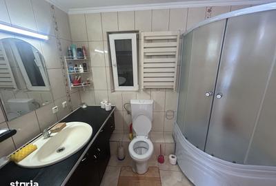 Casă cu 7 camere cu Teren 1300 Mp în Central