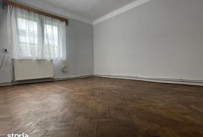 Casă cu 4 camere cu Teren 197 Mp în Central - 1