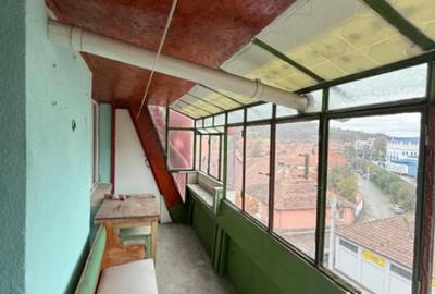 Apartament cu 4 camere decomandat, mobilat în Central - 3