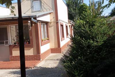 Vand imobil compus din casa de locuit cu anexe gospodare?ti ?i teren aferent, situat in ora? Faurei - 5